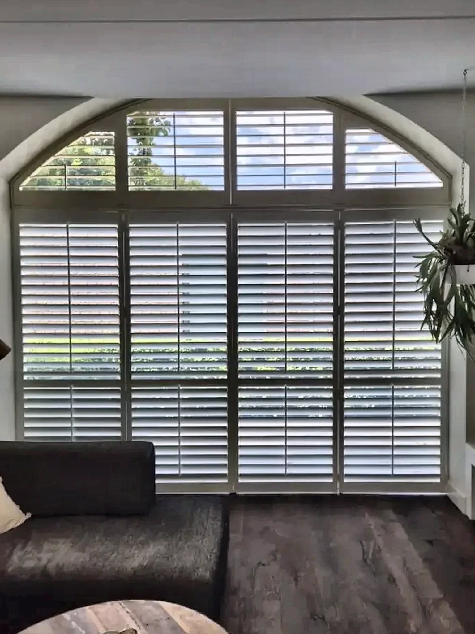 Groot toograam met shutters in Tilburg