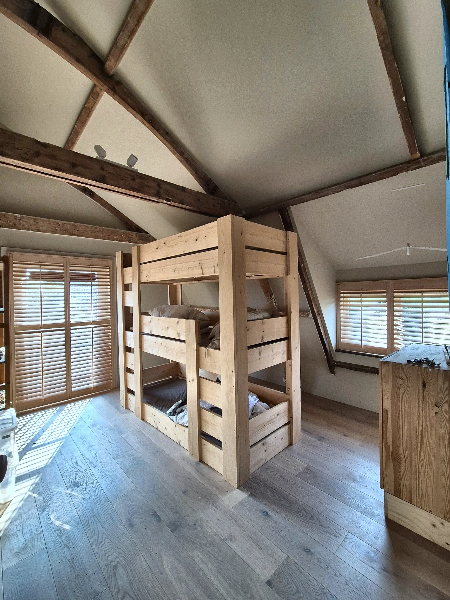 Eiken shutters in Amsterdam