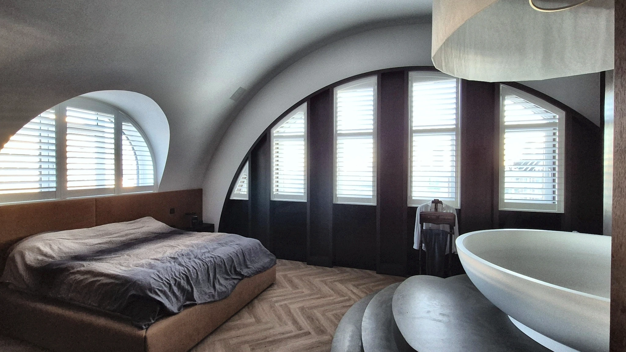 Witte shutters voor grote toogramen in Eindhoven