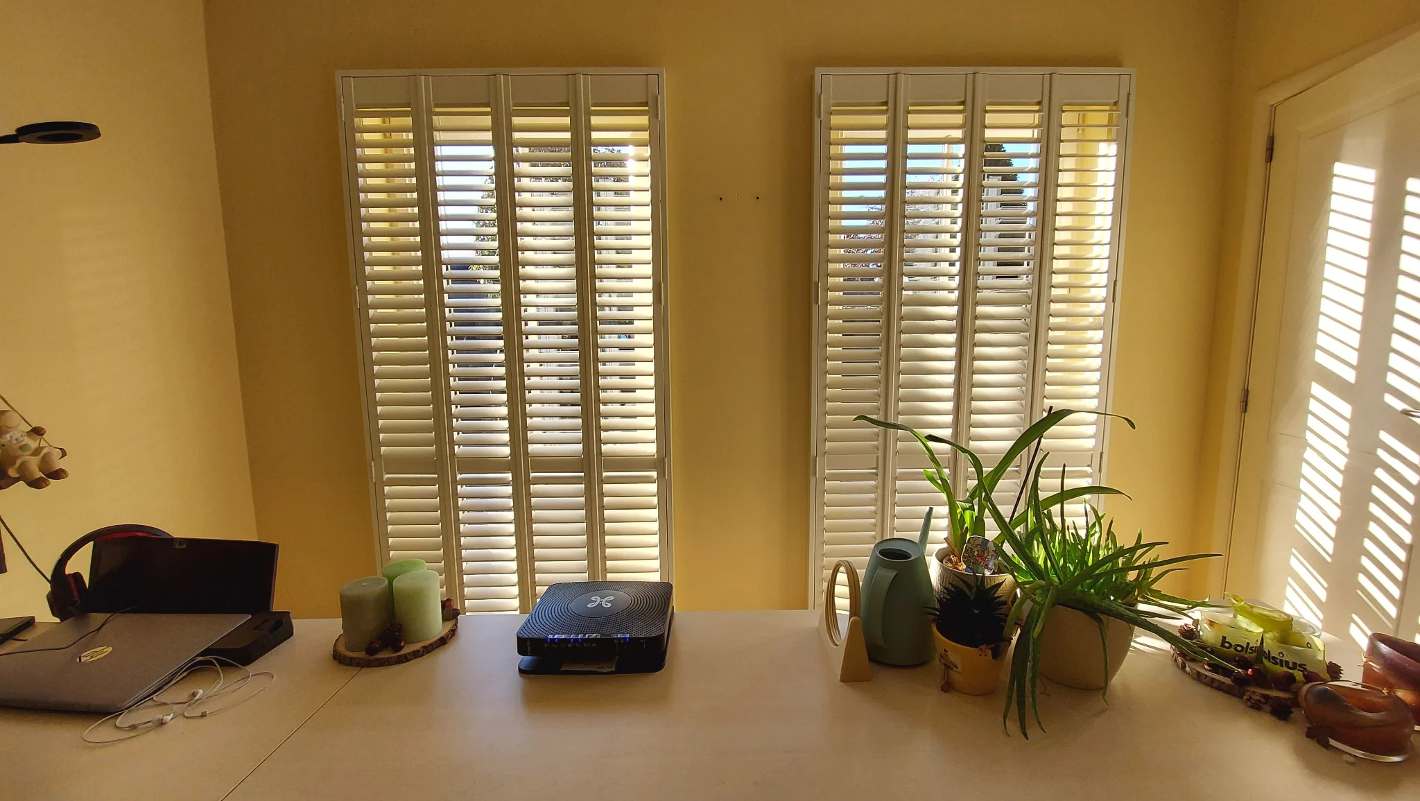 Witte shutters met afdeklat in Apeldoorn