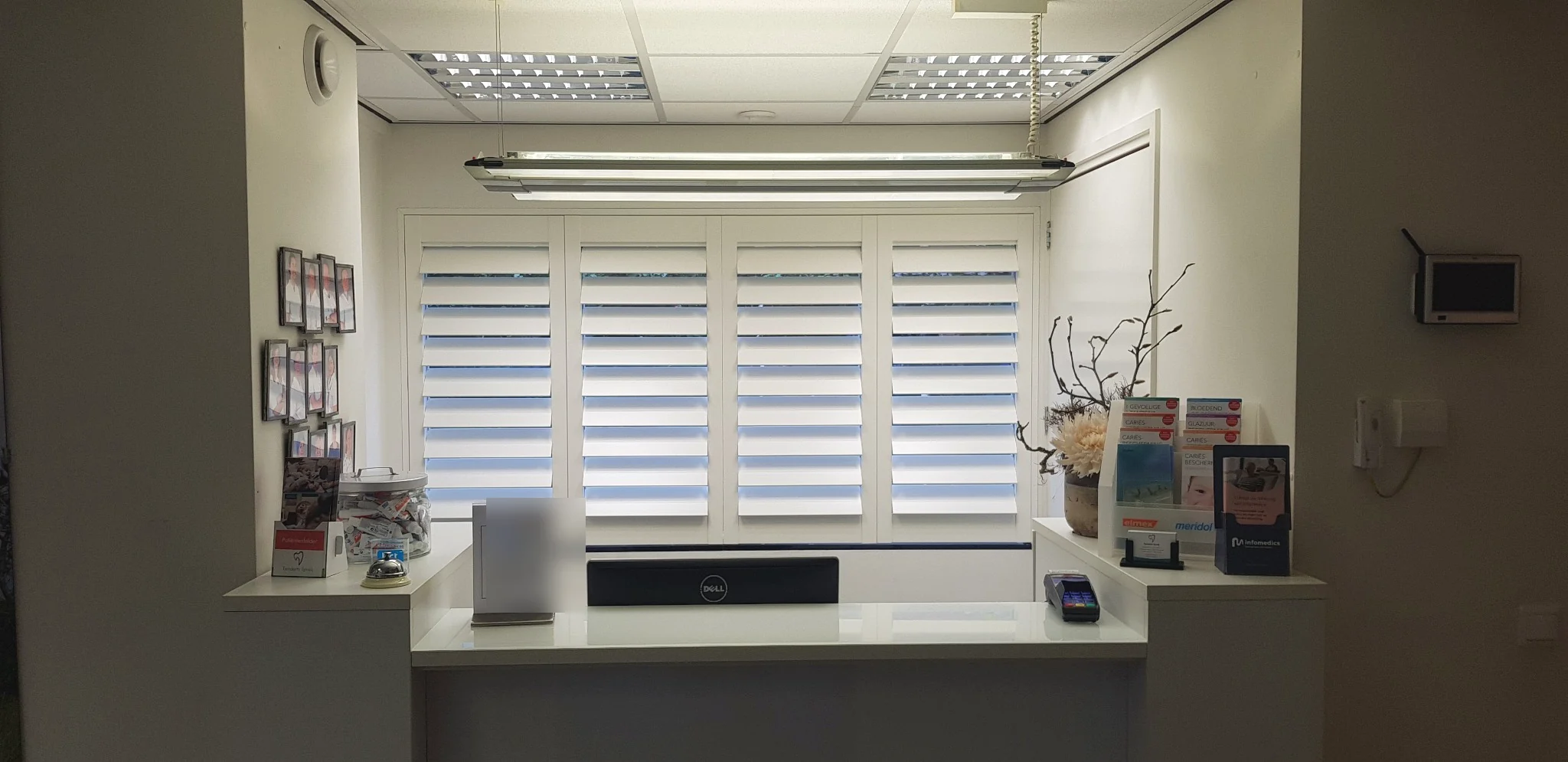 Jan des Bouvrie shutters in een tandartspraktijk in Bennekom