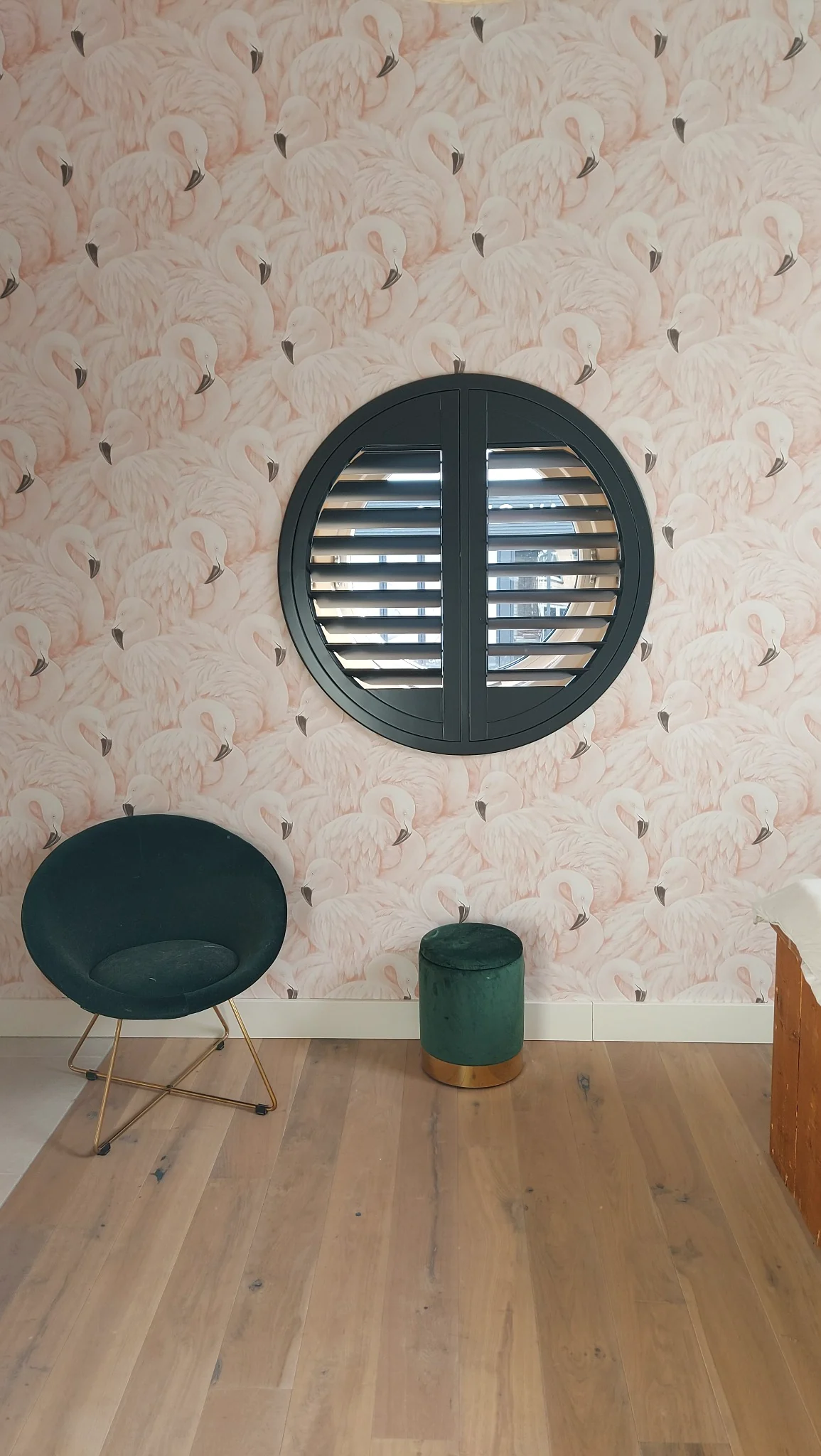 Ronde zwarte shutter in Gouda